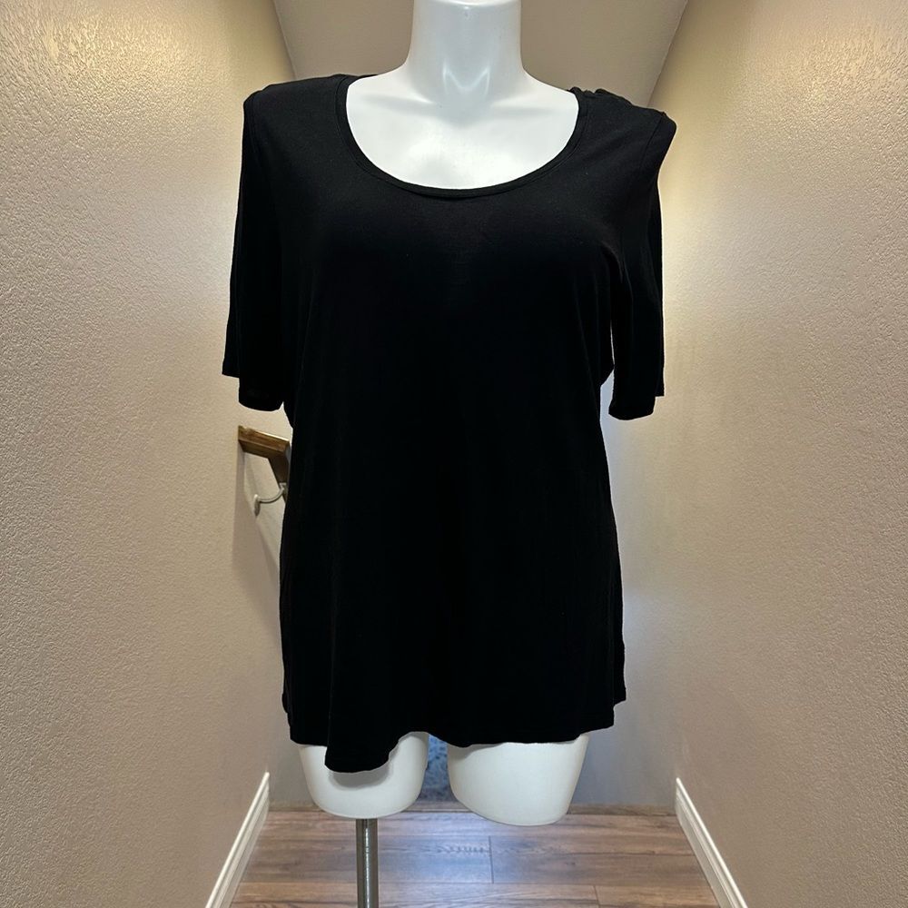 Lane Bryant 18/20 Woman’s Black Top Short Sleeve